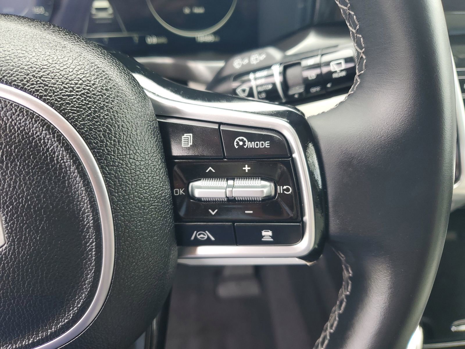 Used 2023 Kia Sorento SX image 22