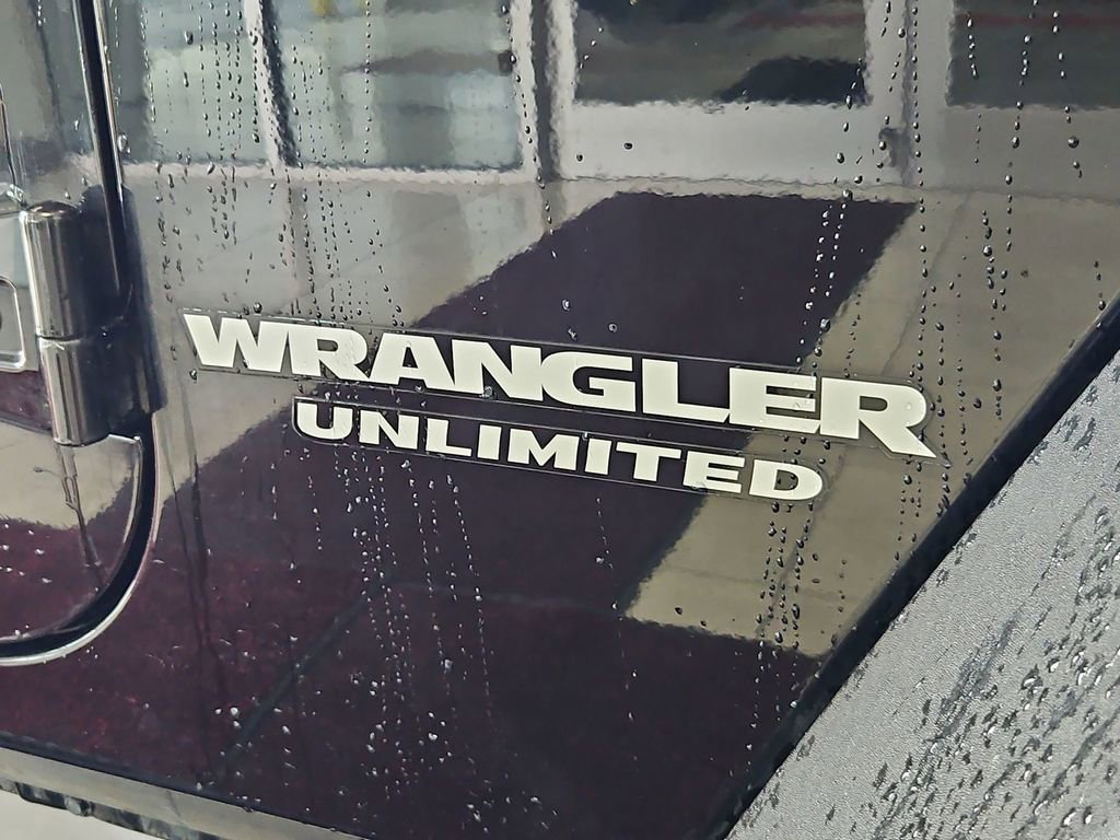 Used 2017 Jeep Wrangler Unlimited Rubicon w/ Connectivity Group image 25
