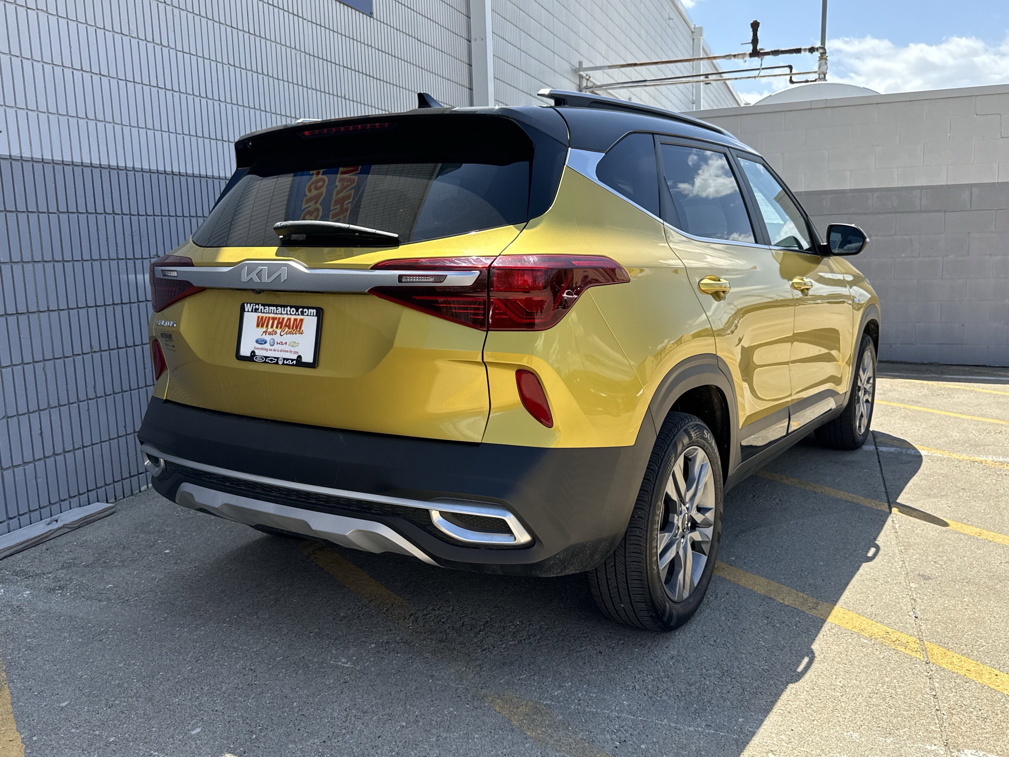 Used 2023 Kia Seltos S w/ Navigation Package AWD/4WD image 4