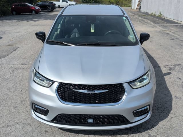 Used 2024 Chrysler Pacifica Touring-L FWD image 22