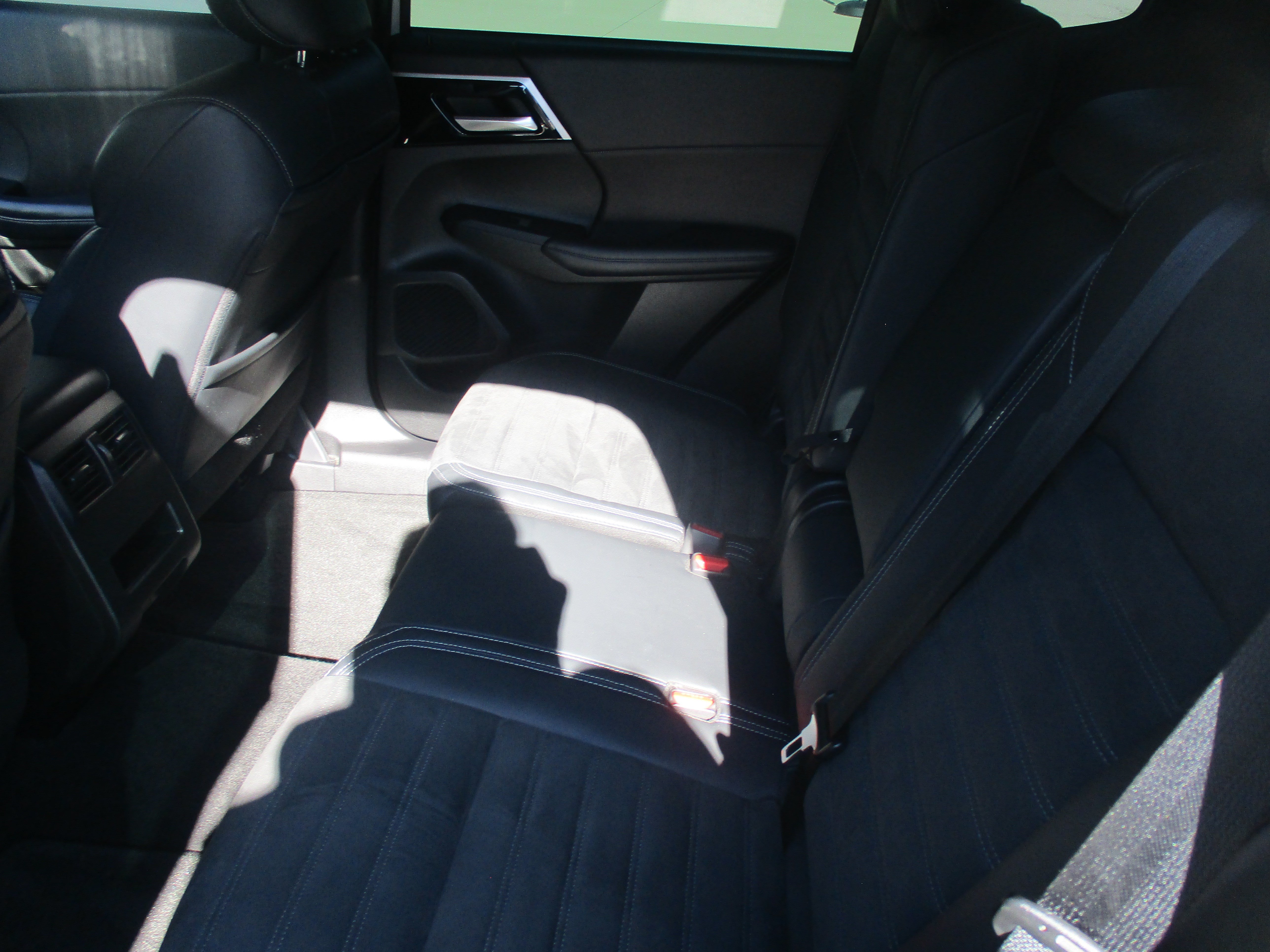 Used 2023 Mitsubishi Outlander SE AWD/4WD image 13