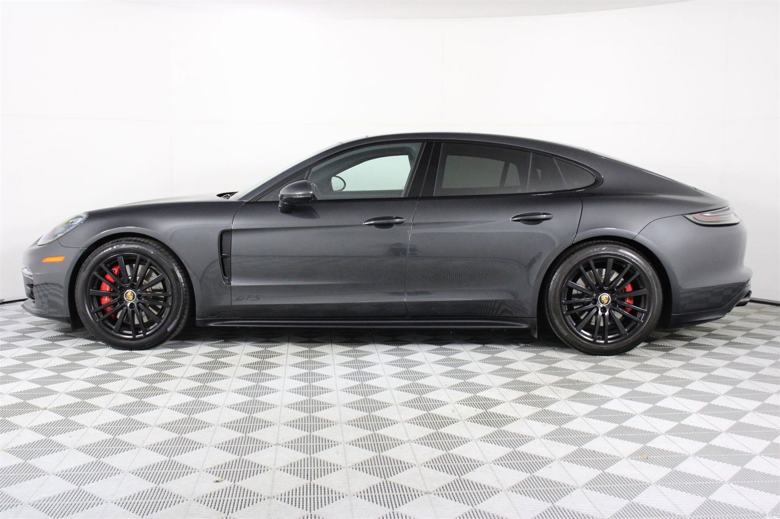 Used 2023 Porsche Panamera GTS image 2