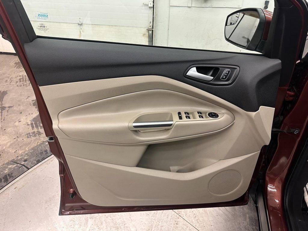 Used 2018 Ford Escape SE image 18