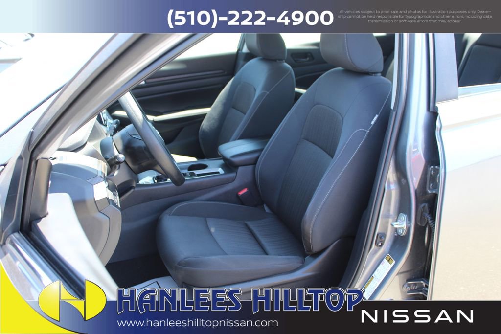 Used 2025 Nissan Altima 2.5 SV FWD image 12