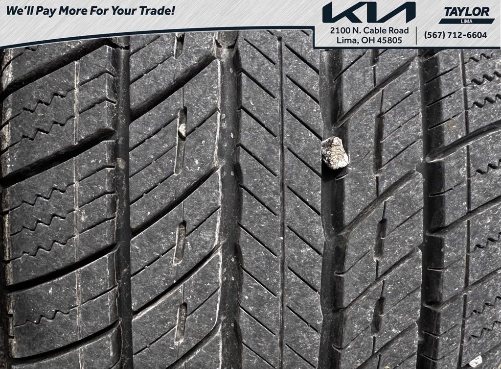 Used 2024 Kia Sorento S image 32