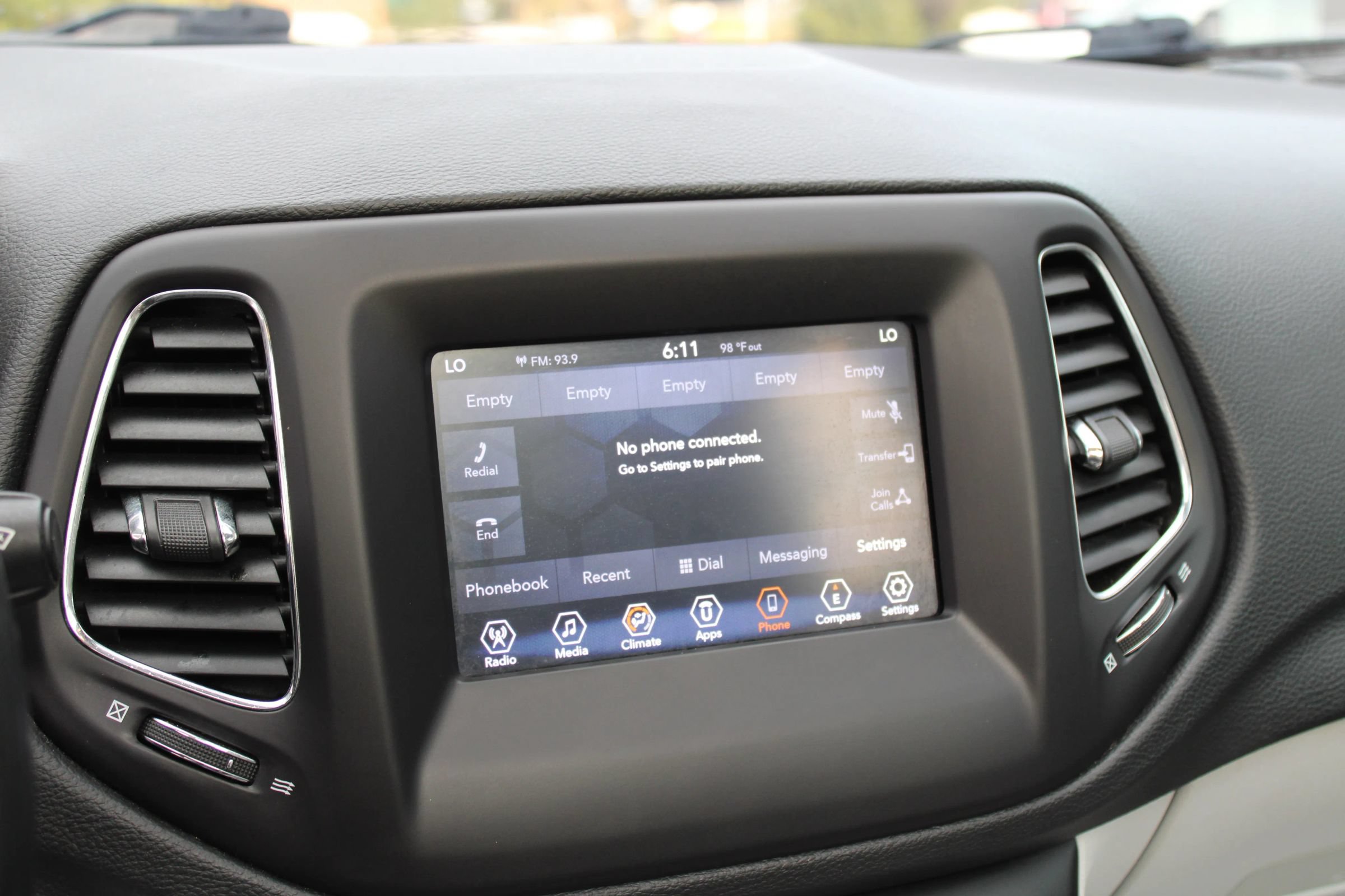 Used 2019 Jeep Compass Latitude FWD image 11