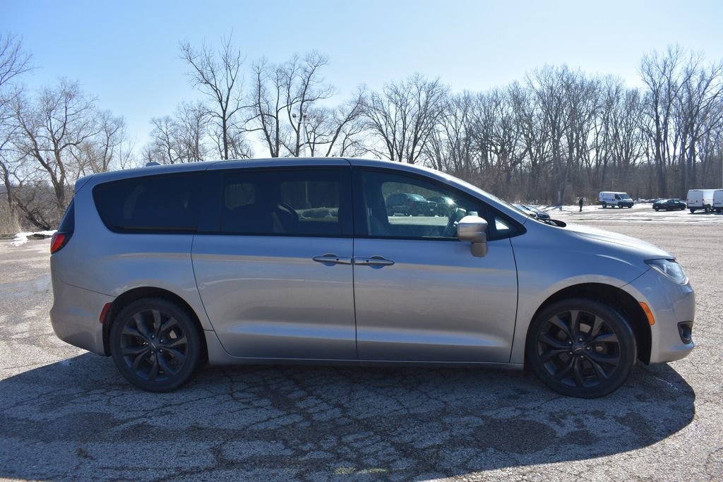 Used 2019 Chrysler Pacifica Touring Plus w/ S Appearance Package image 9