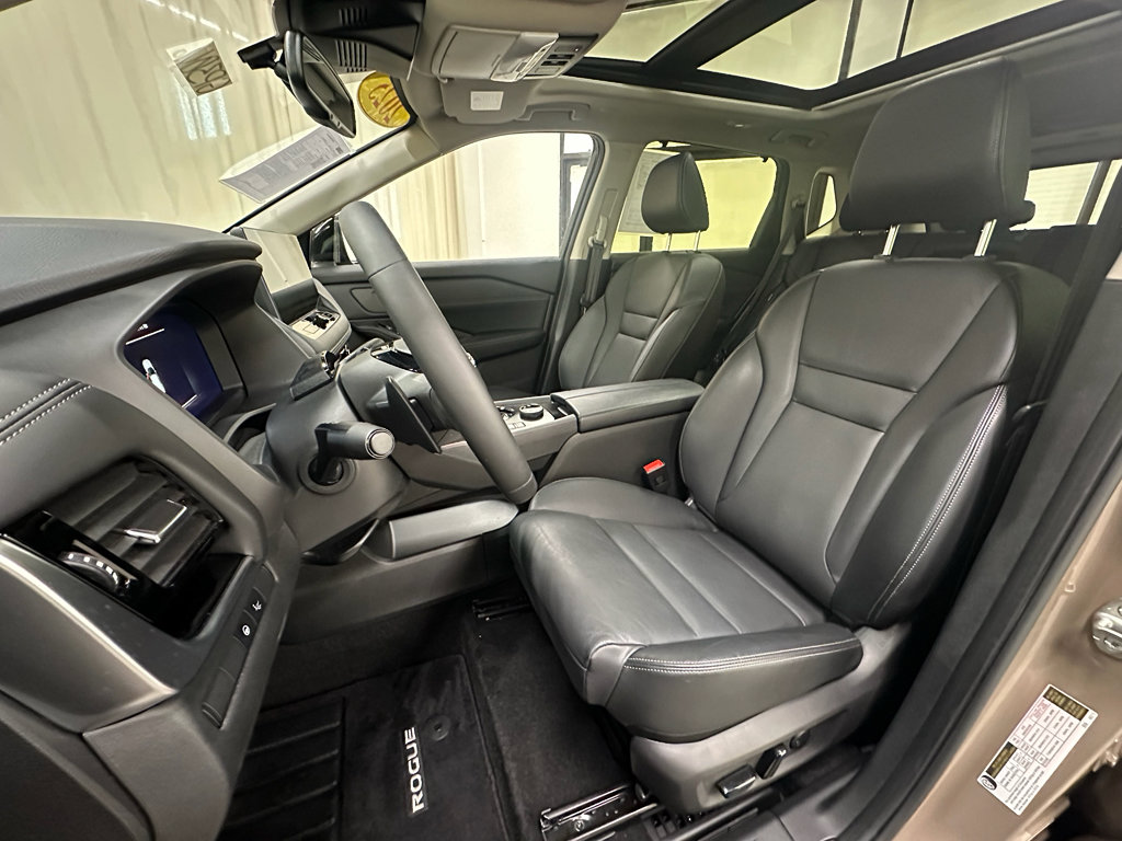 Used 2025 Nissan Rogue SL w/ Tech Package AWD/4WD image 24