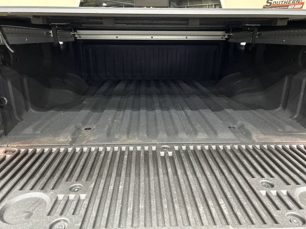 Used 2024 Nissan Titan SV w/ SV Convenience Package AWD/4WD image 5