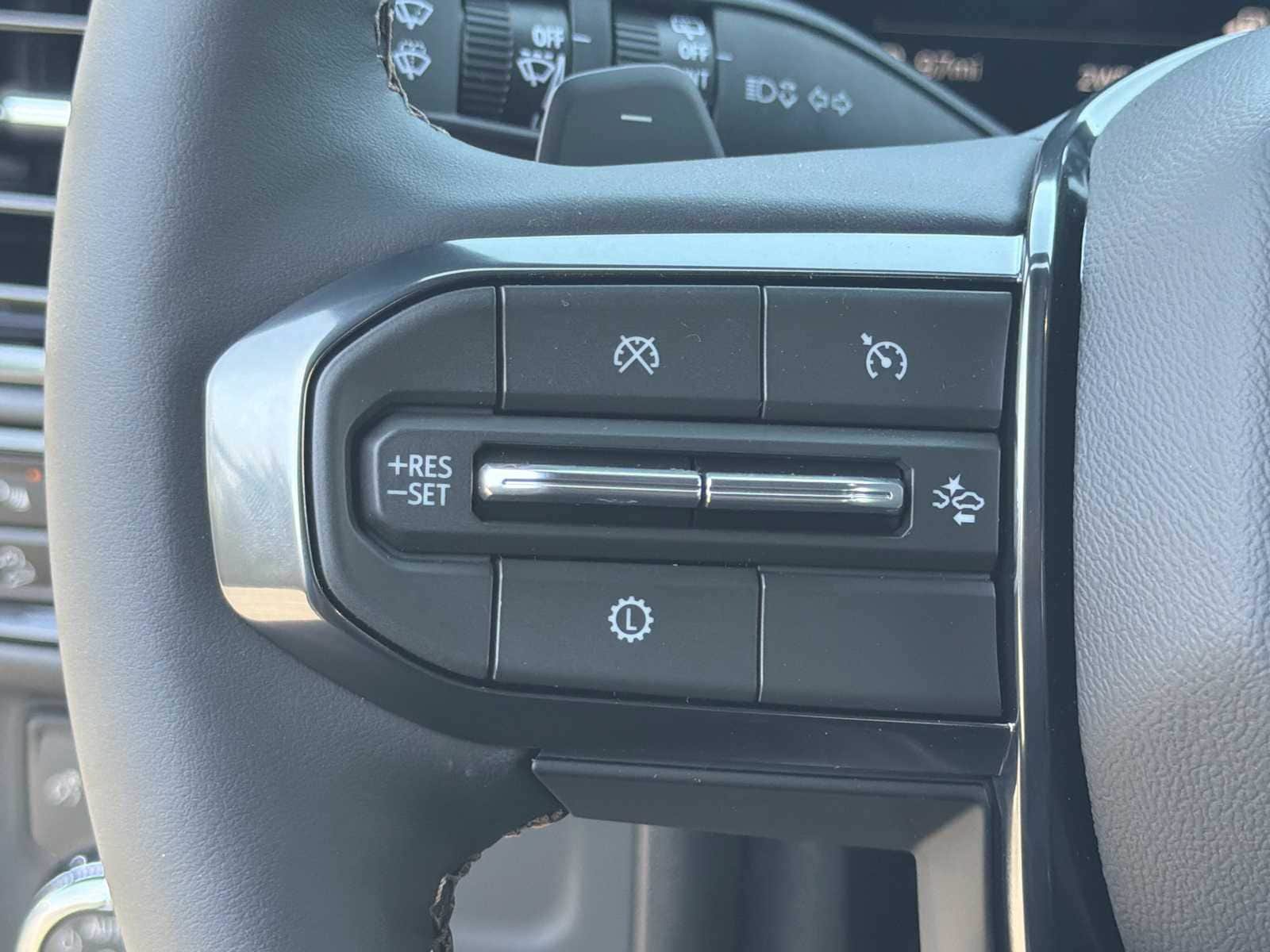 New 2026 GMC Yukon AT4 w/ AT4 Premium Package AWD/4WD image 11