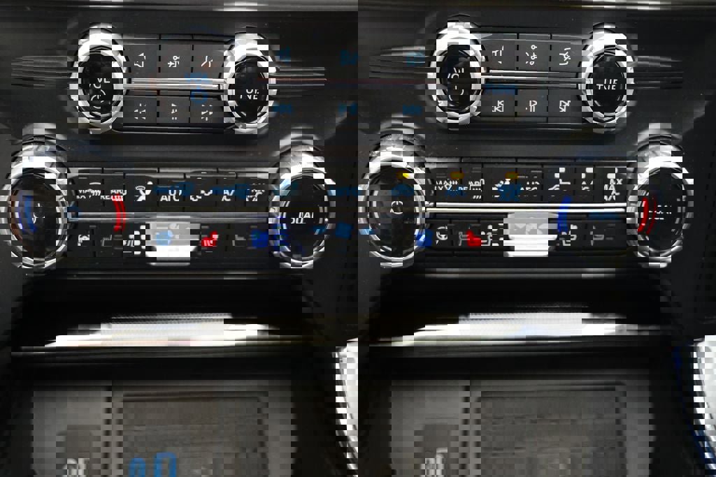 Used 2023 Ford F150 Lariat w/ Equipment Group 502A High image 28