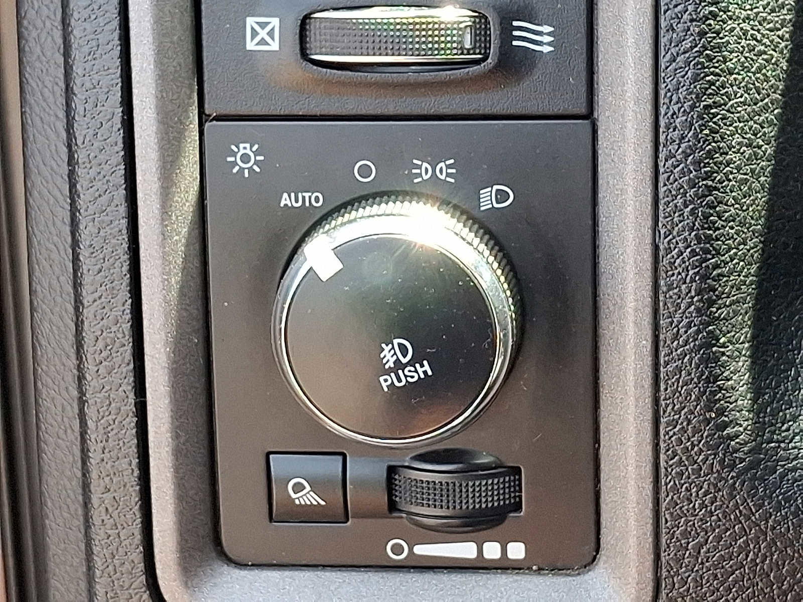 Used 2016 RAM 1500 Express AWD/4WD image 25