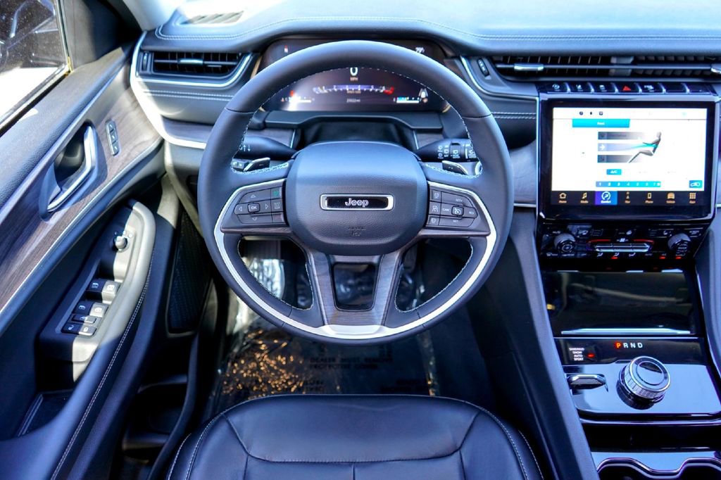 Used 2023 Jeep Grand Cherokee L Limited image 21