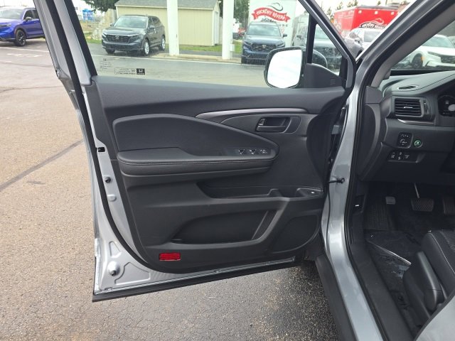 Certified 2025 Honda Ridgeline Sport image 11