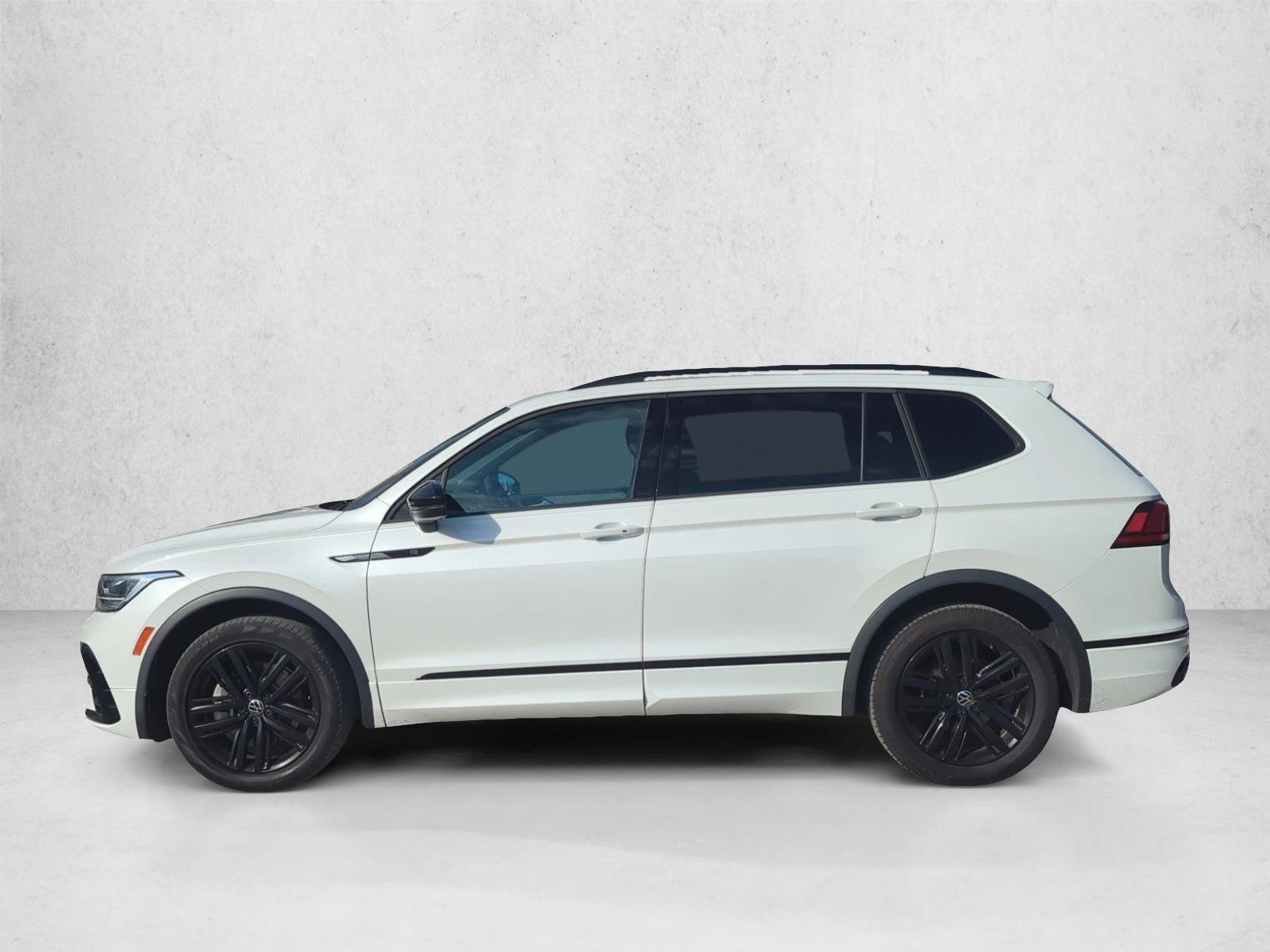 Used 2022 Volkswagen Tiguan SE R-Line FWD image 5