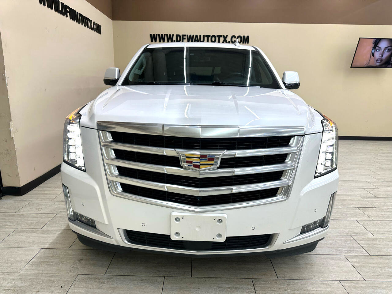 Used 2018 Cadillac Escalade Premium Luxury image 3