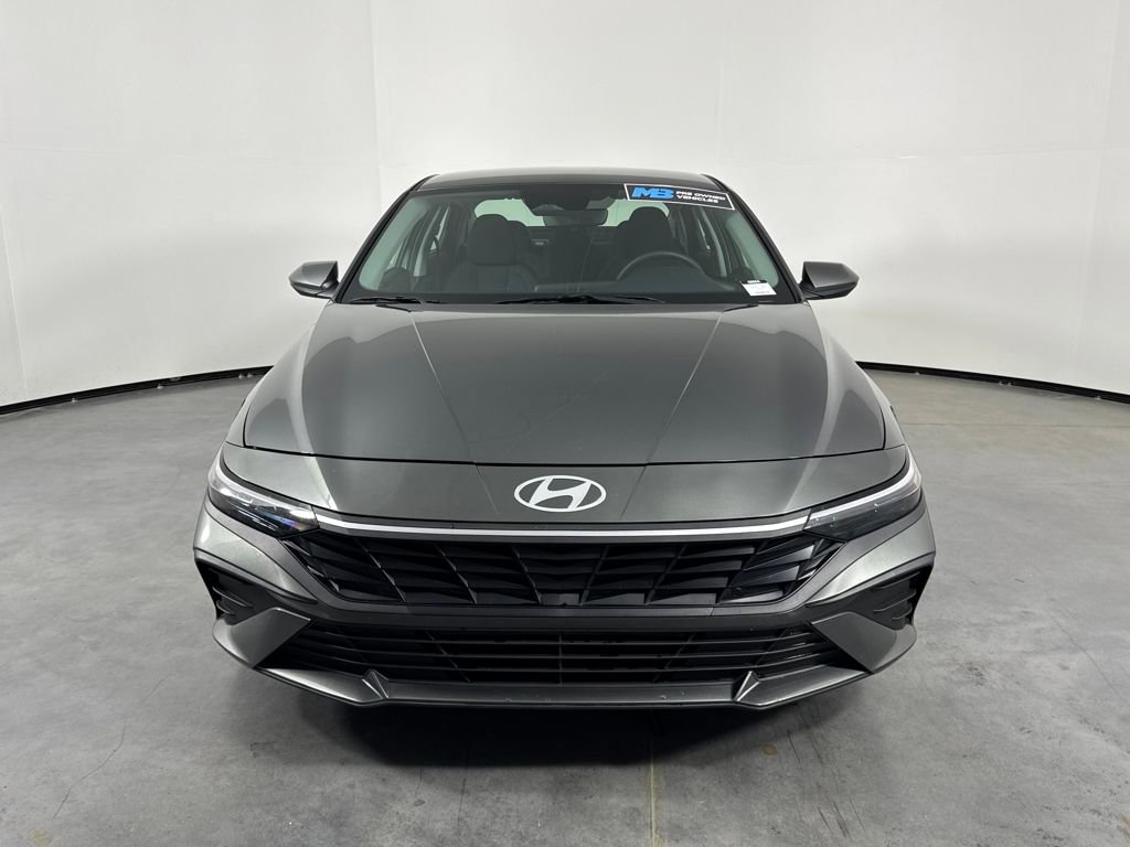 Certified 2025 Hyundai Elantra SE image 8