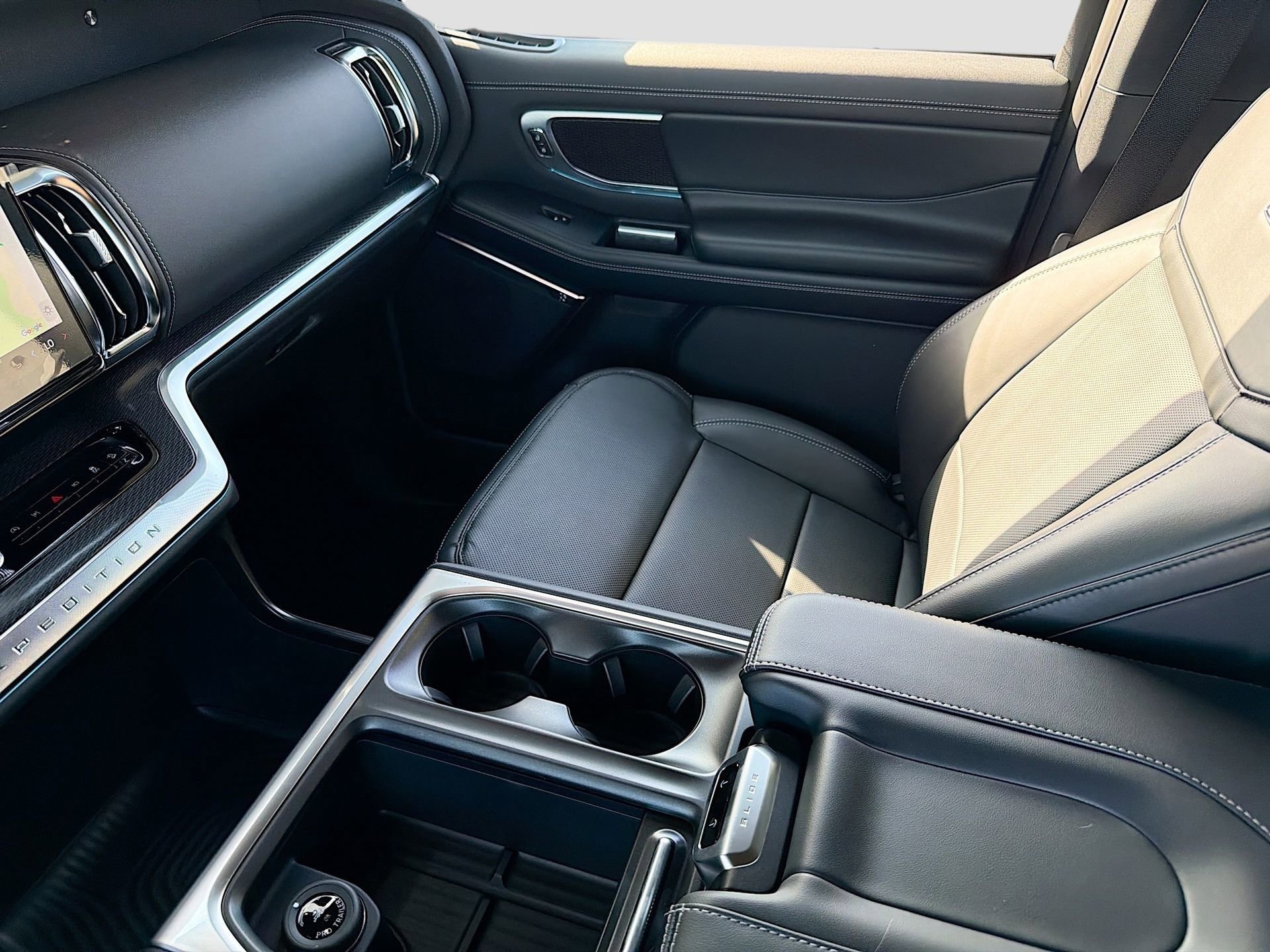 New 2026 Ford Expedition Platinum w/ Stealth Appearance Package image 32