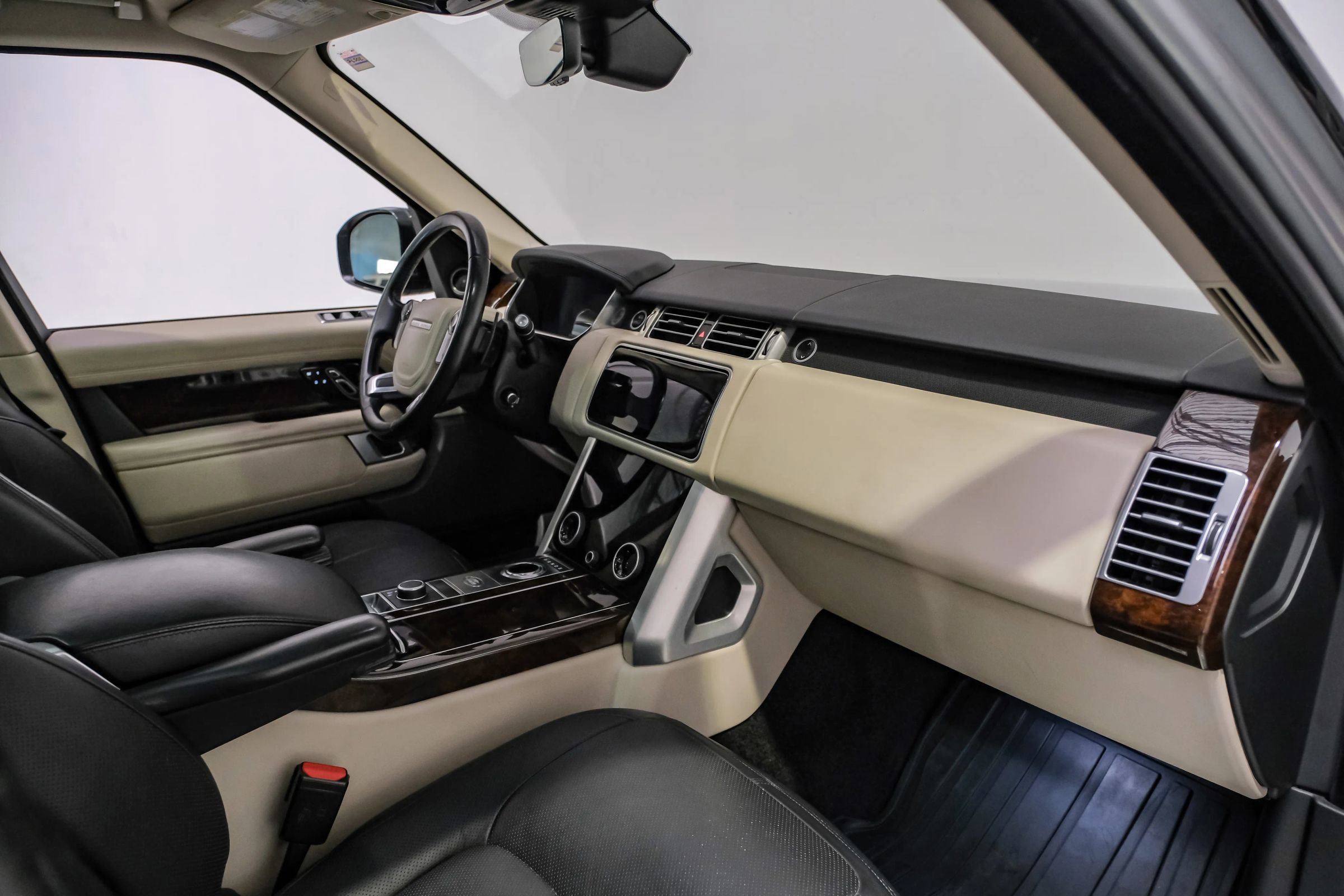 Used 2020 Land Rover Range Rover HSE image 11