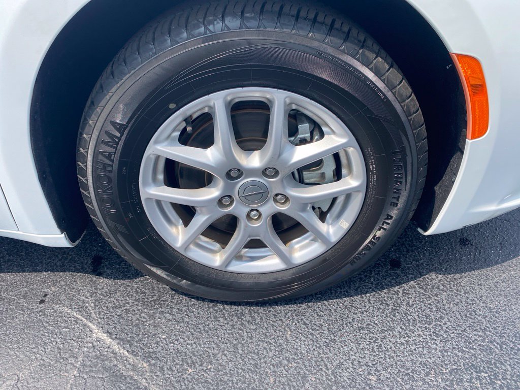 Used 2023 Chrysler Pacifica Touring-L FWD image 25