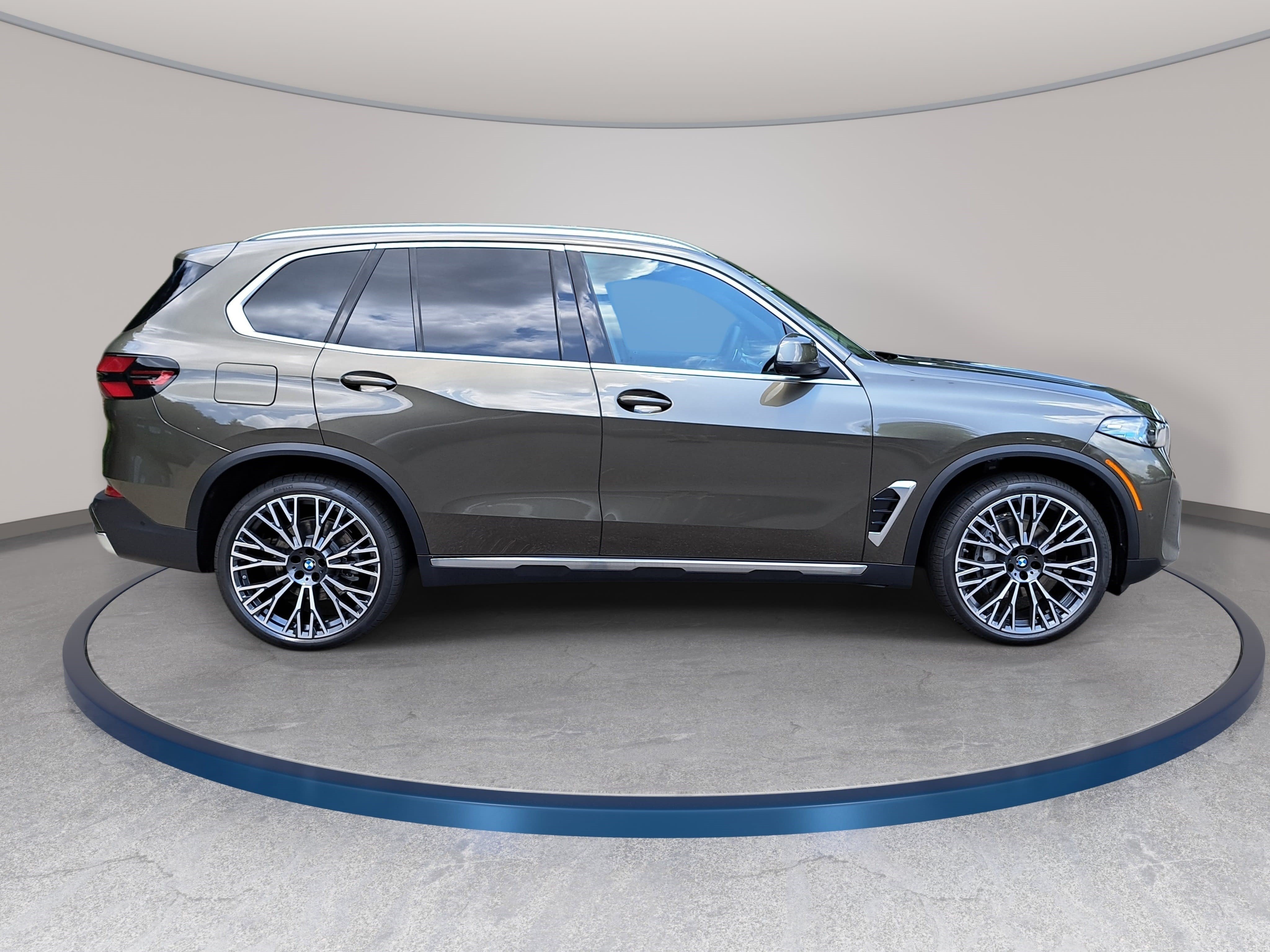 New 2026 BMW X5 xDrive40i w/ Climate Comfort Package AWD/4WD image 4
