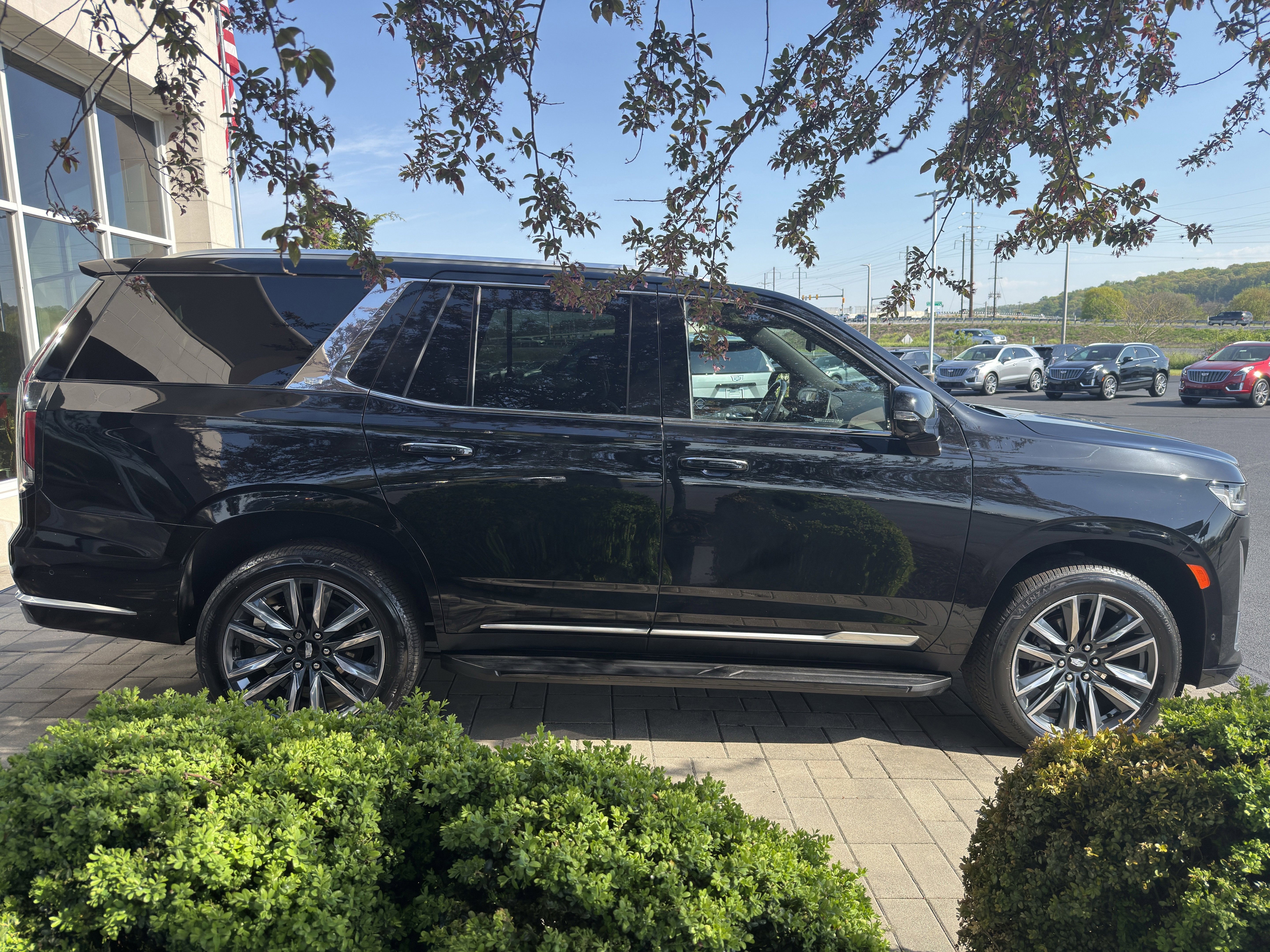 Used 2023 Cadillac Escalade Premium Luxury AWD/4WD image 9