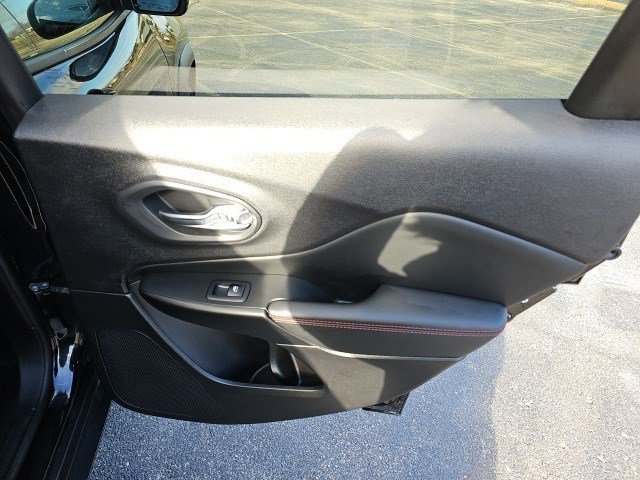 Used 2022 Jeep Cherokee Trailhawk w/ Comfort/Convenience Group image 17