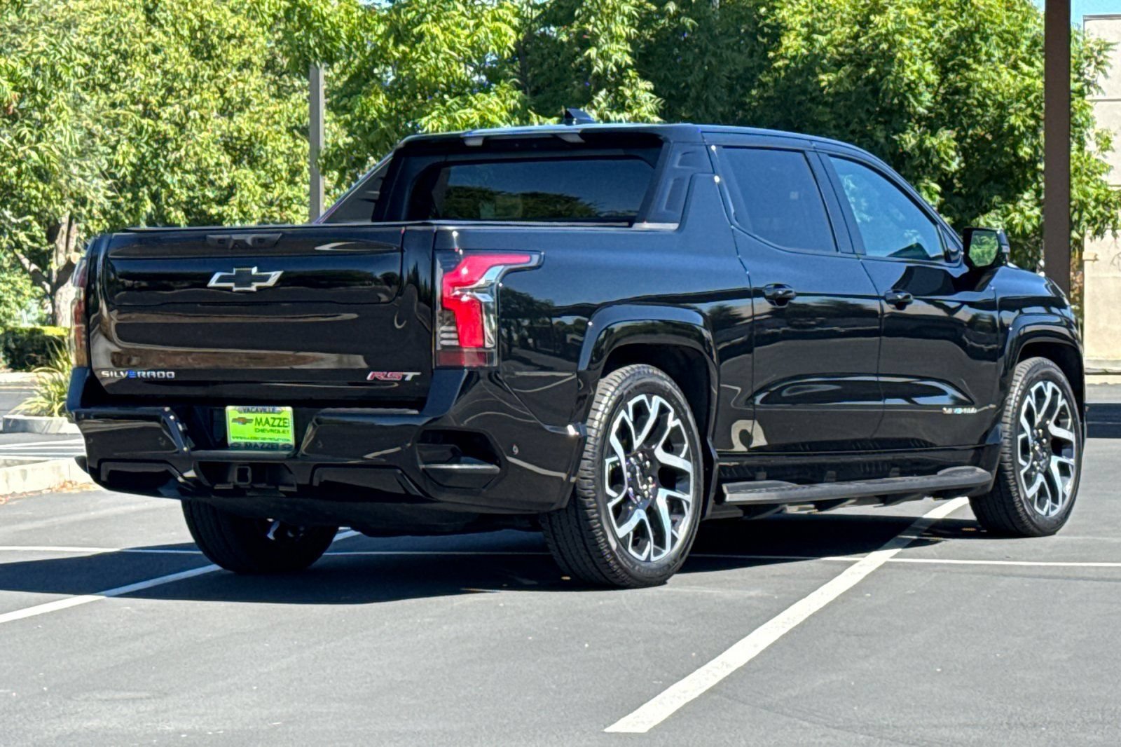 Used 2025 Chevrolet Silverado EV RST AWD/4WD image 11