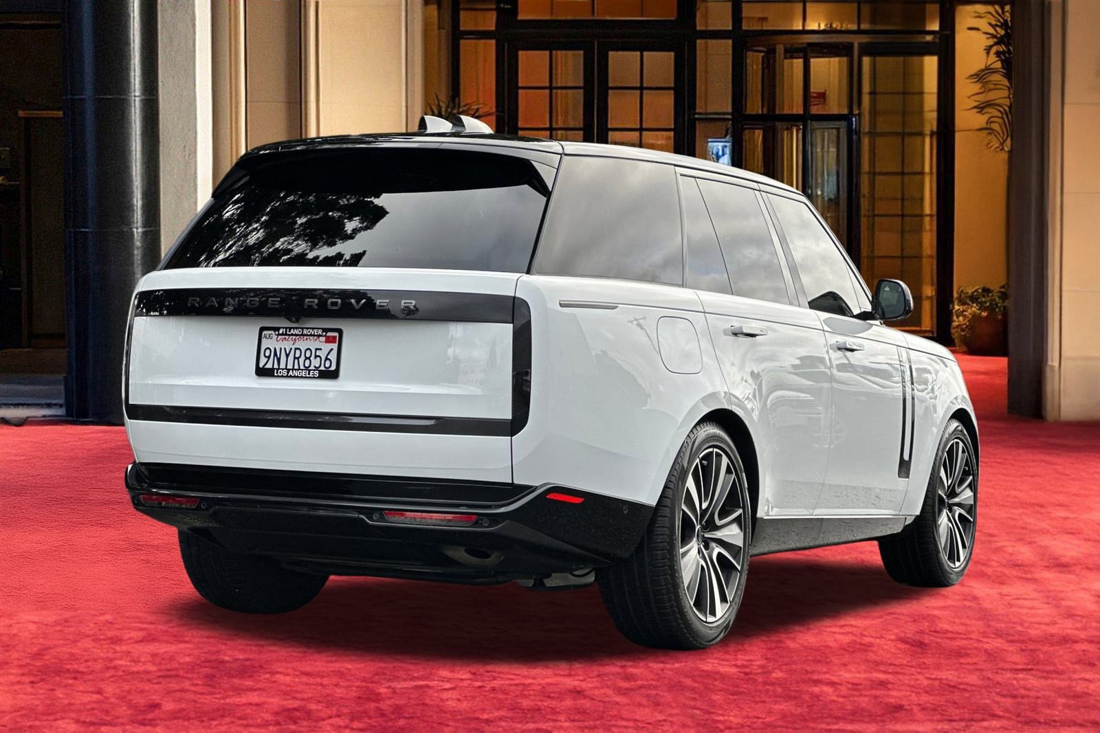 Used 2024 Land Rover Range Rover SE image 10