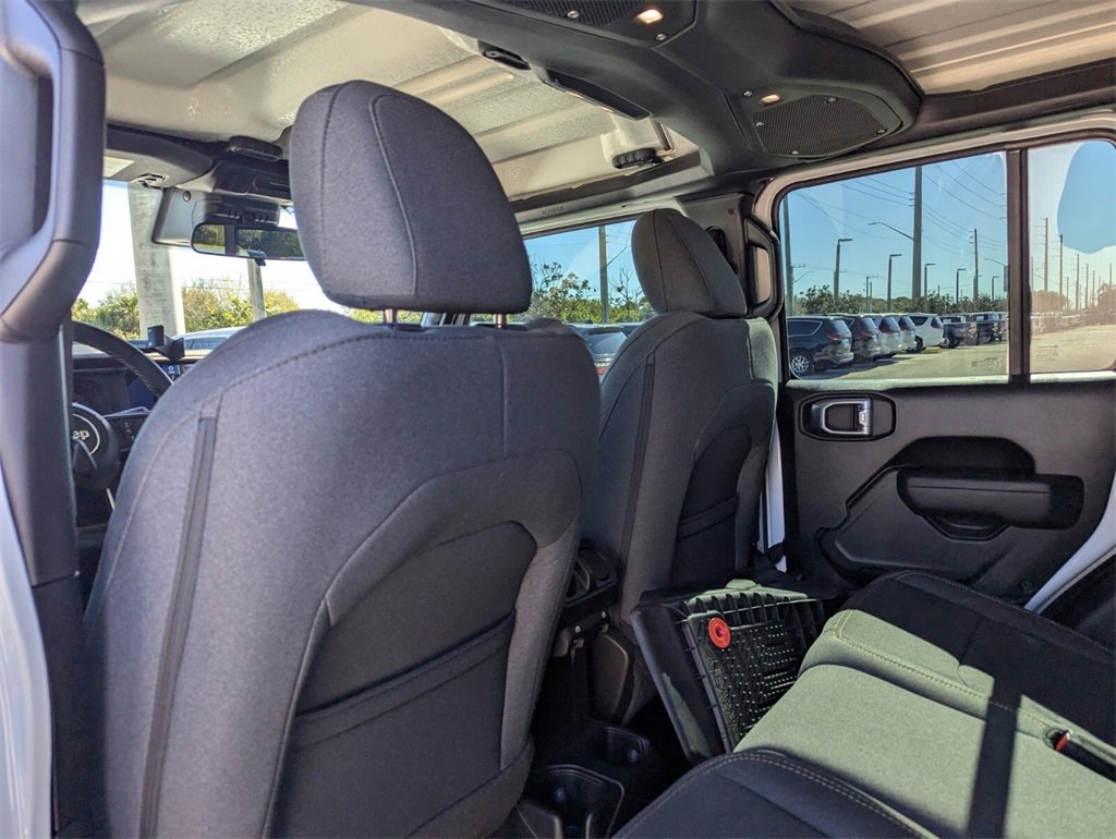 Used 2024 Jeep Gladiator Sport image 18