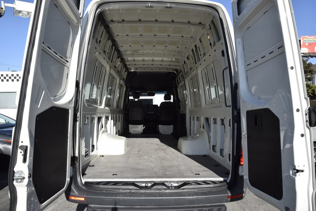 Used 2024 Mercedes-Benz Sprinter 3500 w/ Acoustic Package image 15
