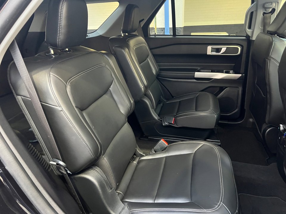Used 2022 Ford Explorer XLT w/ Equipment Group 202A image 33