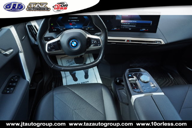 Used 2022 BMW iX xDrive50 w/ Sport Package AWD/4WD image 12