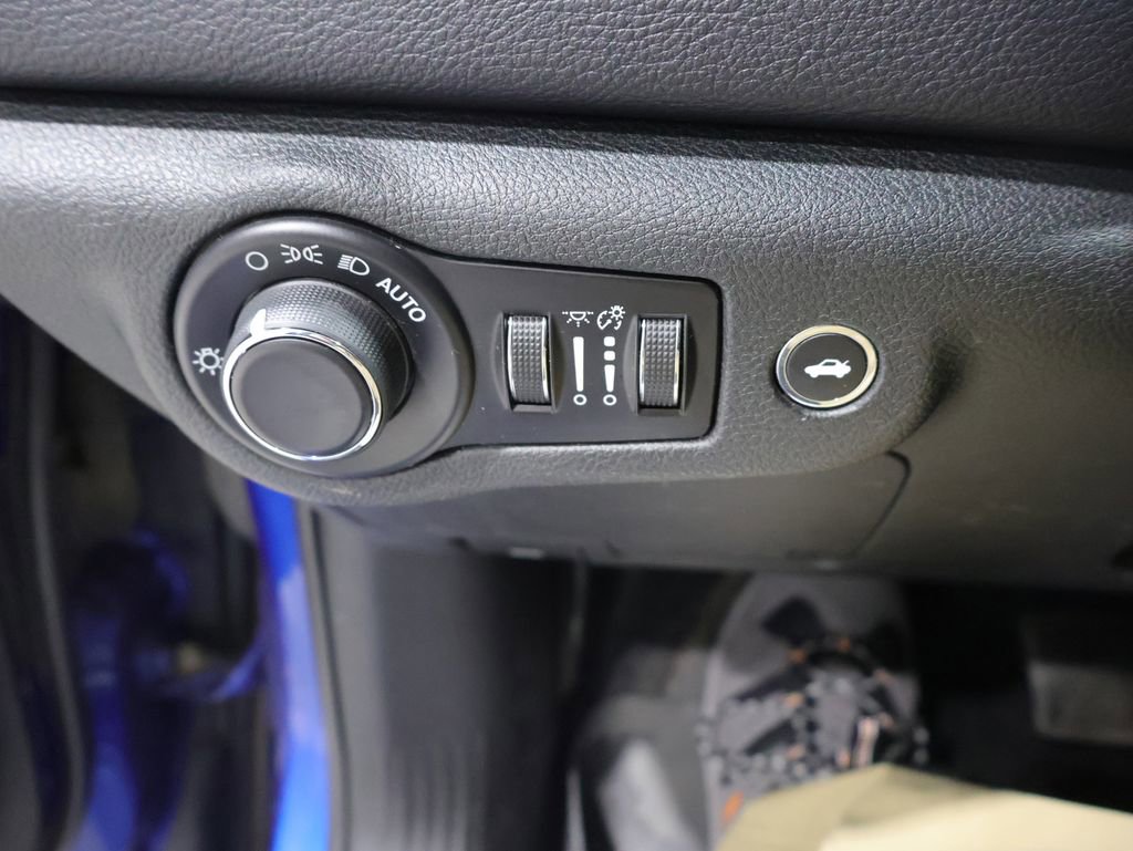 Used 2015 Chrysler 200 Limited w/ Convenience Group image 33