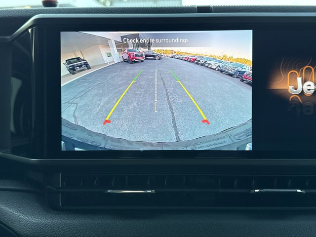 Used 2024 Jeep Wrangler Unlimited image 8