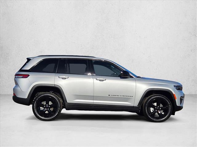 New 2025 Jeep Grand Cherokee Limited w/ Black Appearance Package RWD image 5