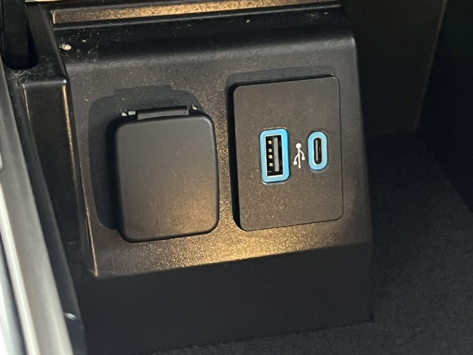 Certified 2021 Ford Explorer Limited w/ Hybrid Equipment Group 310A image 28