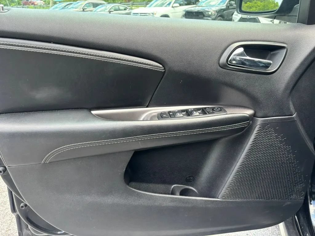 Used 2019 Dodge Journey Crossroad FWD image 12