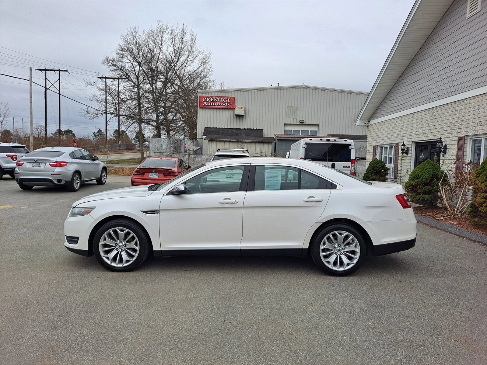 Used 2014 Ford Taurus Limited FWD image 5