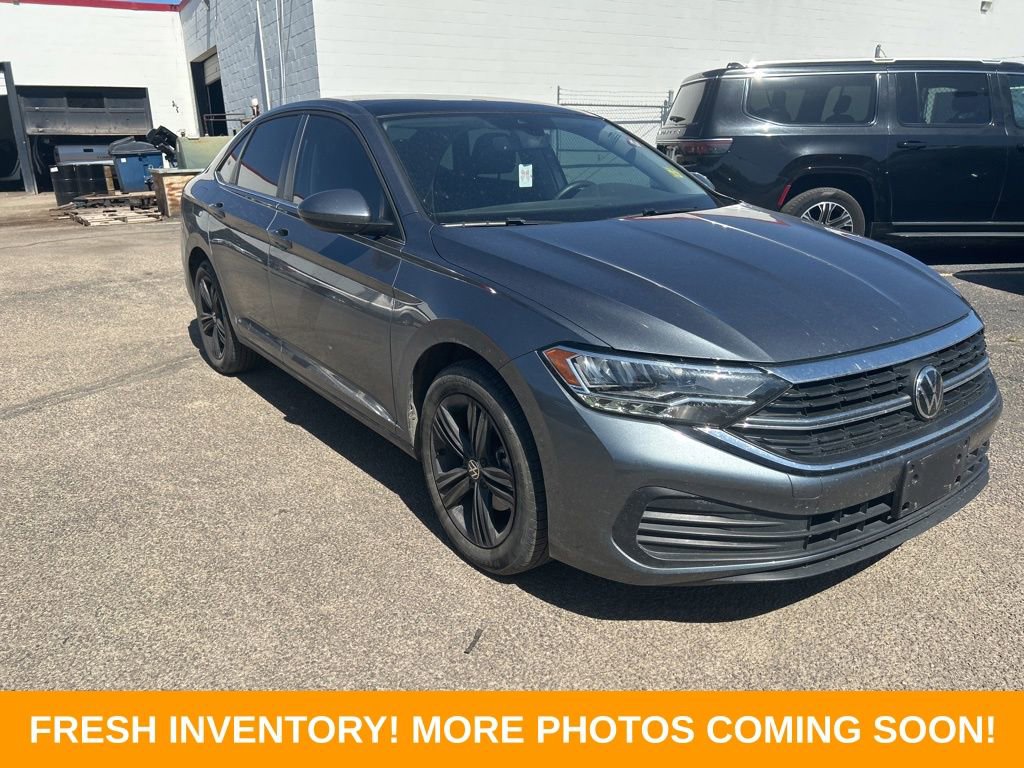 Used 2024 Volkswagen Jetta SE FWD image 1