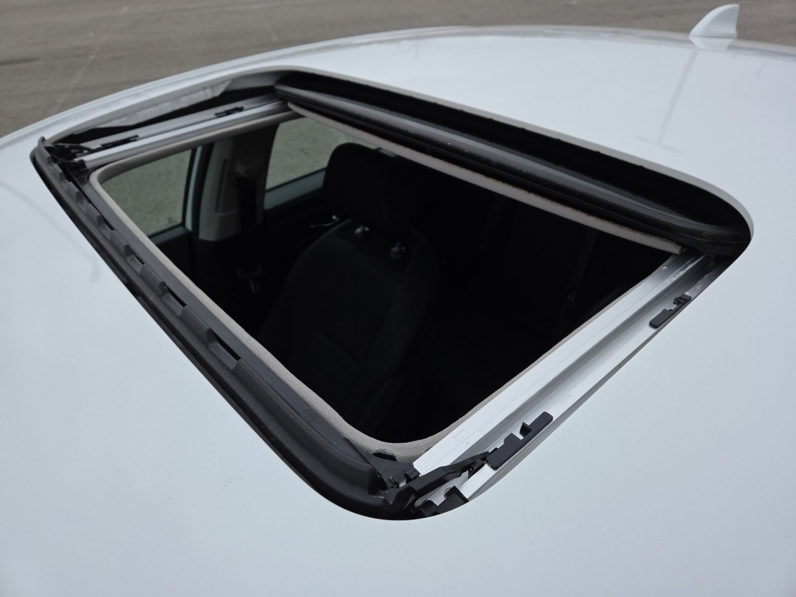 Used 2024 Honda Accord EX image 3