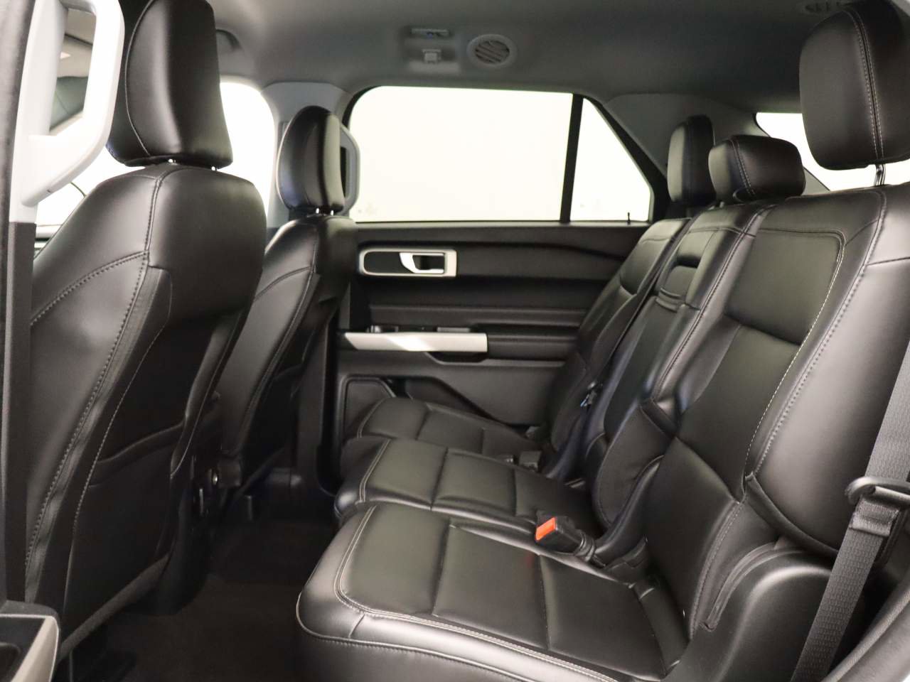 Used 2023 Ford Explorer XLT w/ Equipment Group 202A image 16