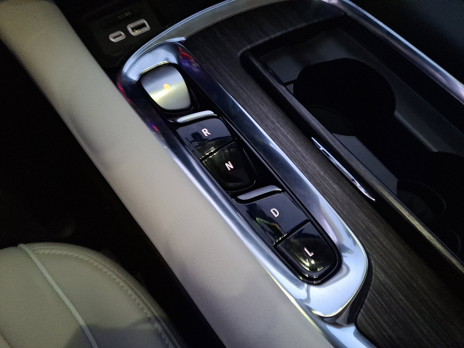 Certified 2024 Buick Enclave Avenir w/ Avenir Technology Package image 22