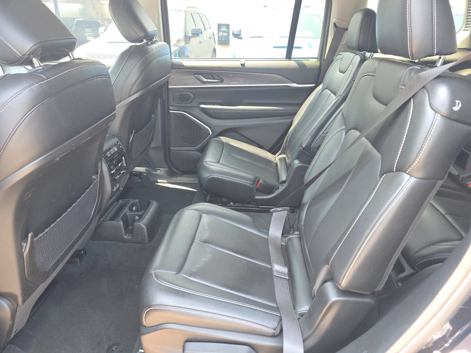 Used 2023 Jeep Grand Cherokee L Limited w/ Luxury Tech Group II AWD/4WD image 9