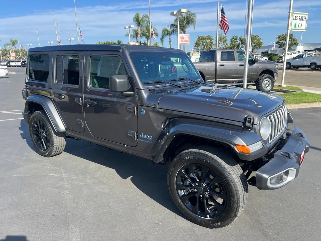 Used 2025 Jeep Wrangler Unlimited Sahara w/ Safety Group AWD/4WD image 8