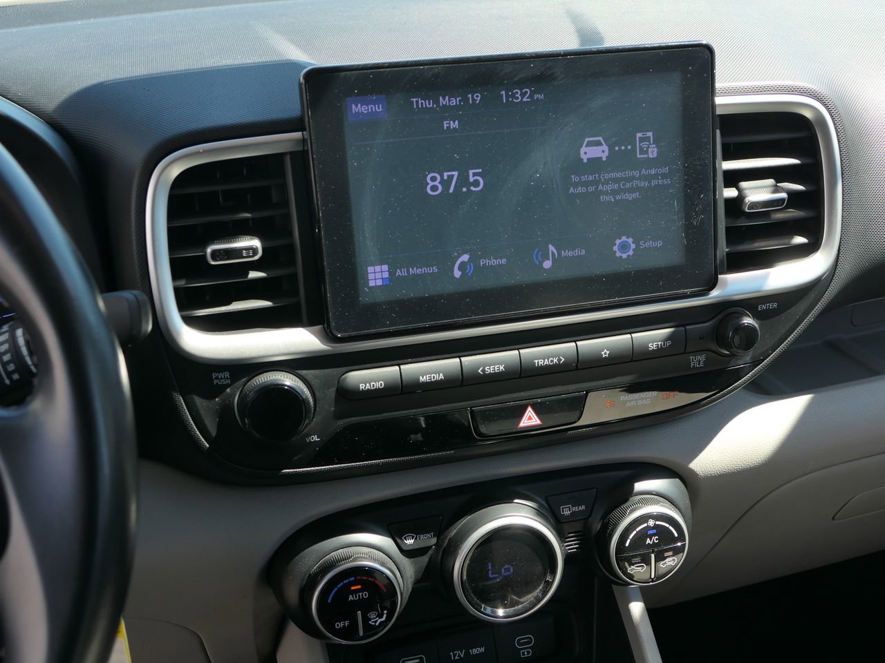 Used 2023 Hyundai Venue SEL image 18