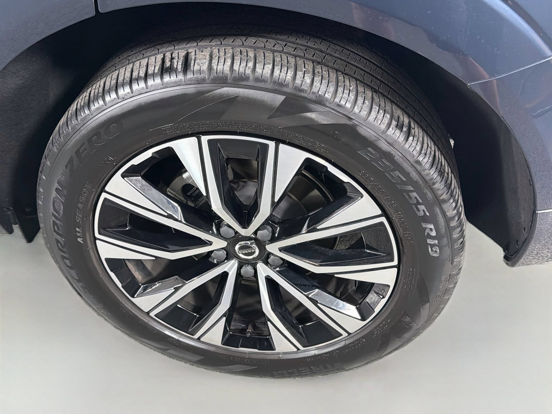 Certified 2023 Volvo XC60 B5 Core w/ Protection Package Premier FWD image 31