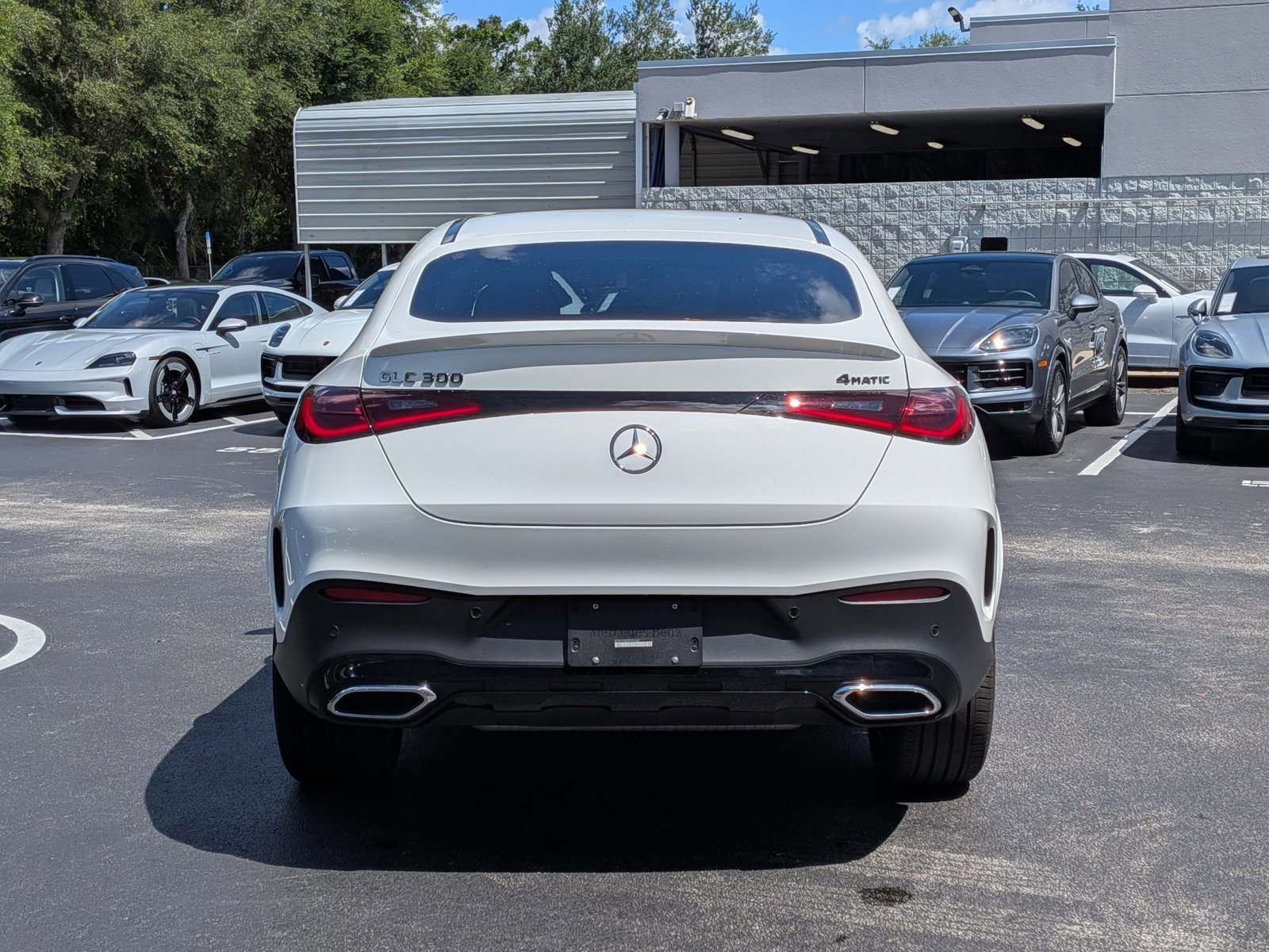 Used 2025 Mercedes-Benz GLC 300 4MATIC image 8