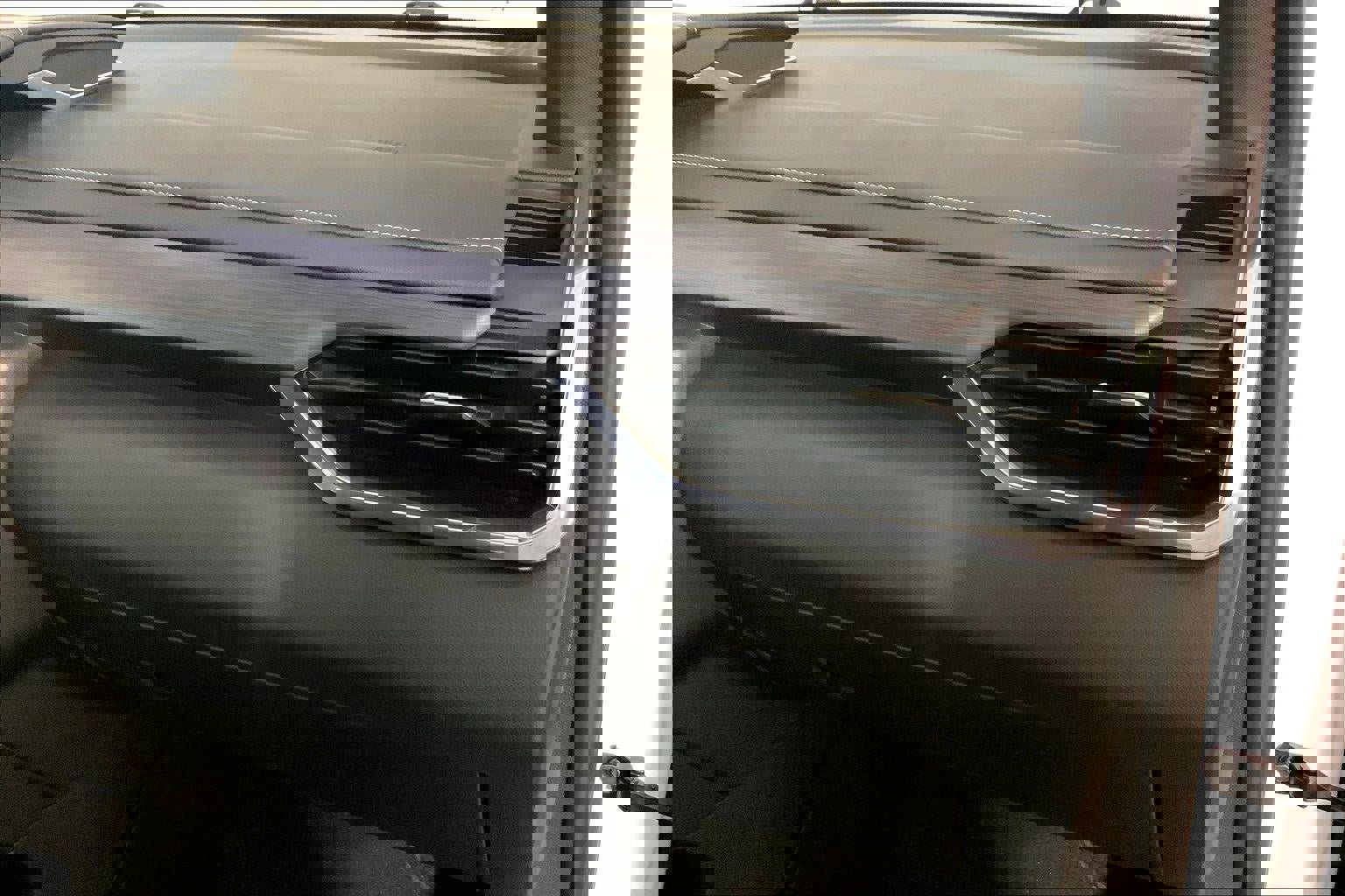 Used 2025 GMC Acadia Elevation image 16