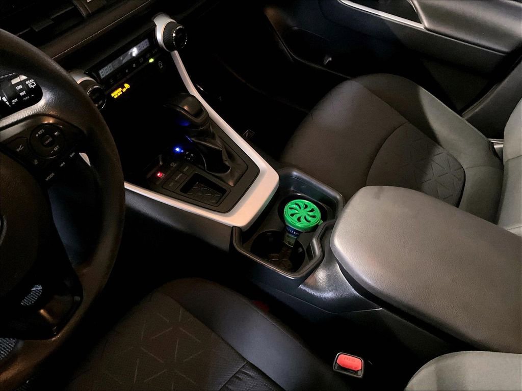 Used 2020 Toyota RAV4 XLE w/ Convenience Package image 13